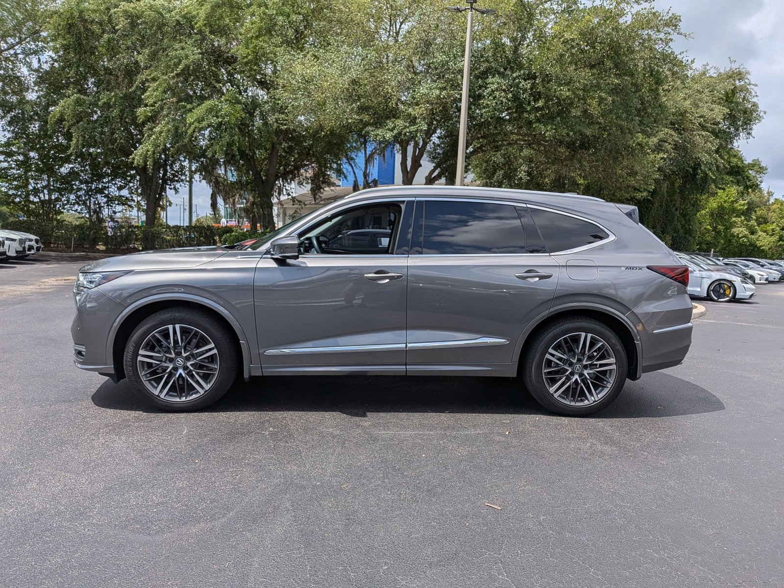 Used 2025 Acura MDX SH-AWD w/ Advance Package image 2