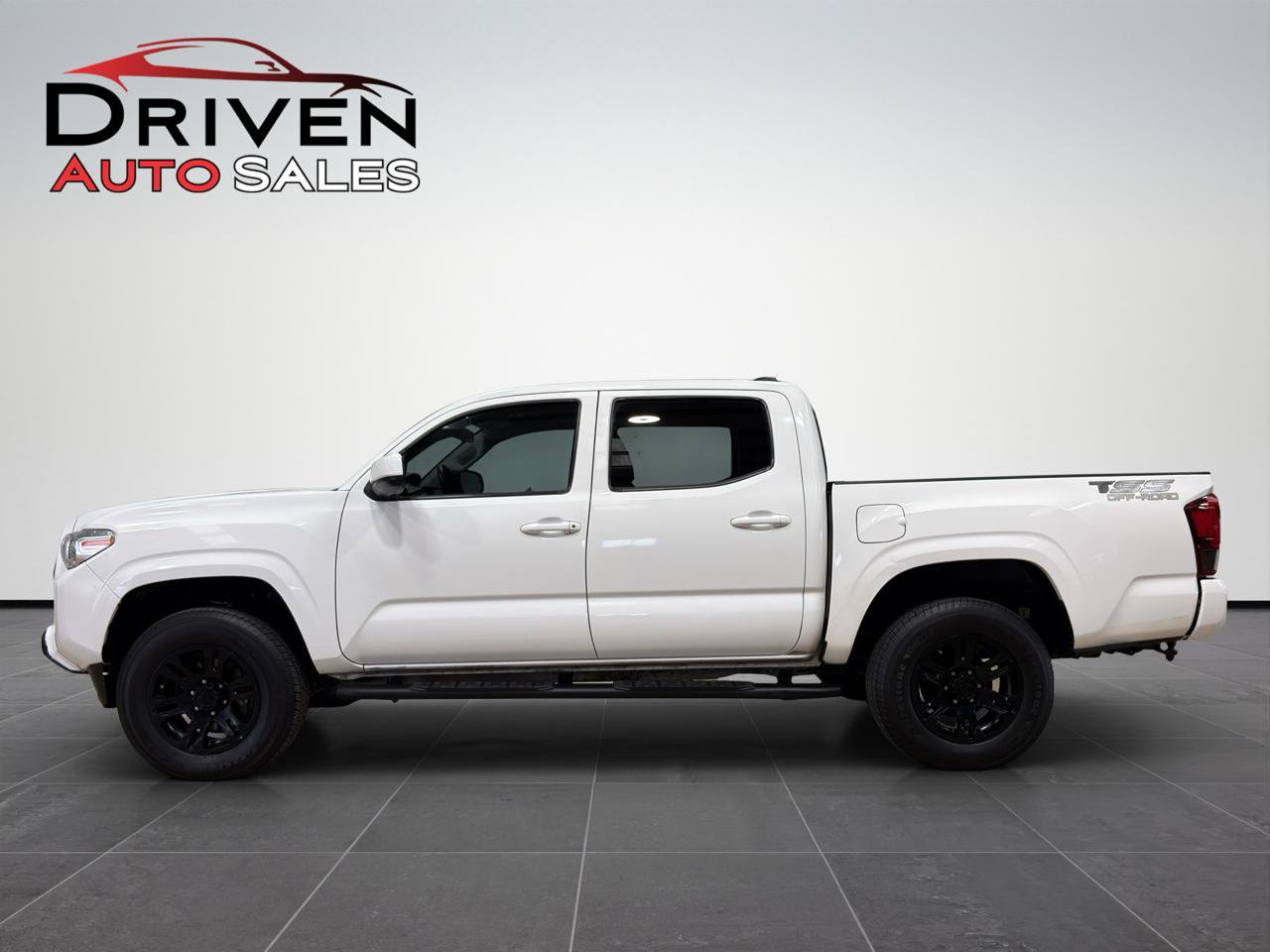 Used 2022 Toyota Tacoma SR AWD/4WD image 1
