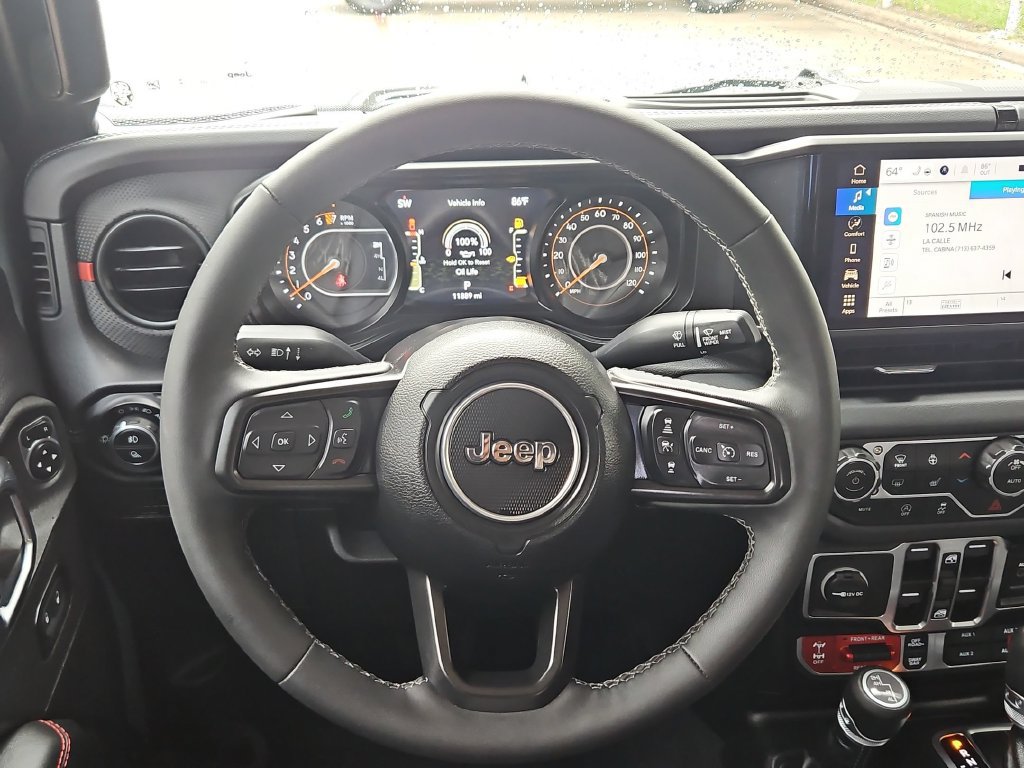 Used 2025 Jeep Gladiator Rubicon w/ Convenience Group AWD/4WD image 16