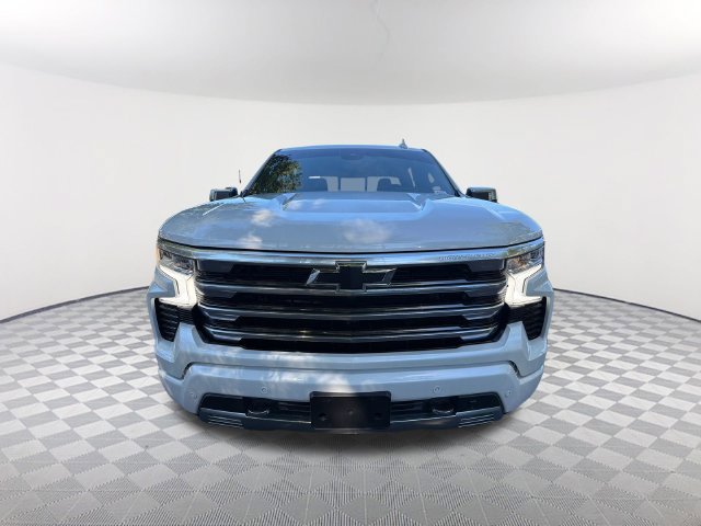 Used 2024 Chevrolet Silverado 1500 High Country w/ Technology Package AWD/4WD image 2