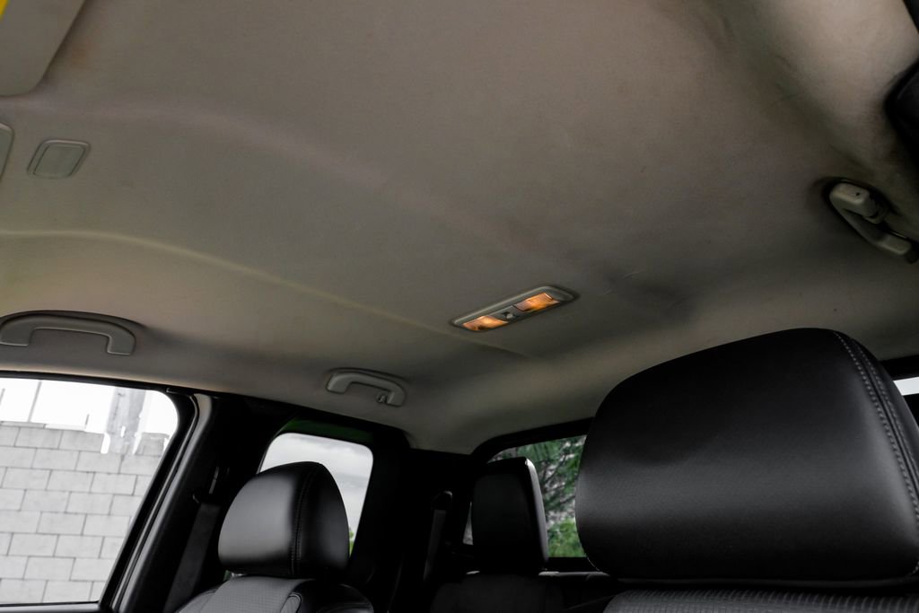 Used 2021 Nissan Titan S image 32