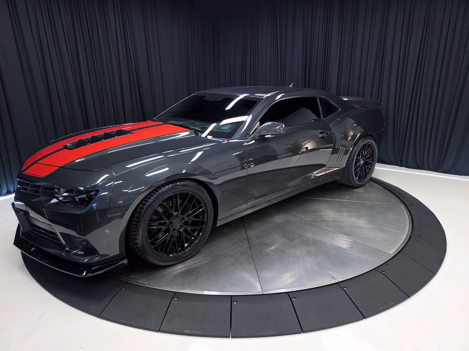Used 2015 Chevrolet Camaro SS RWD image 11