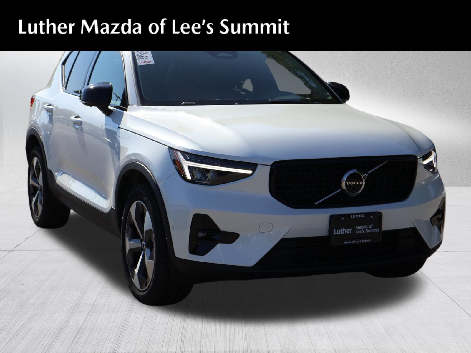 Used 2024 Volvo XC40 B5 Plus w/ Protection Package Premier AWD/4WD image 1