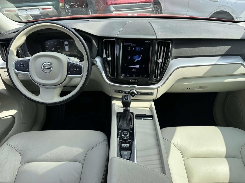 Used 2021 Volvo XC60 T5 Momentum AWD/4WD image 17