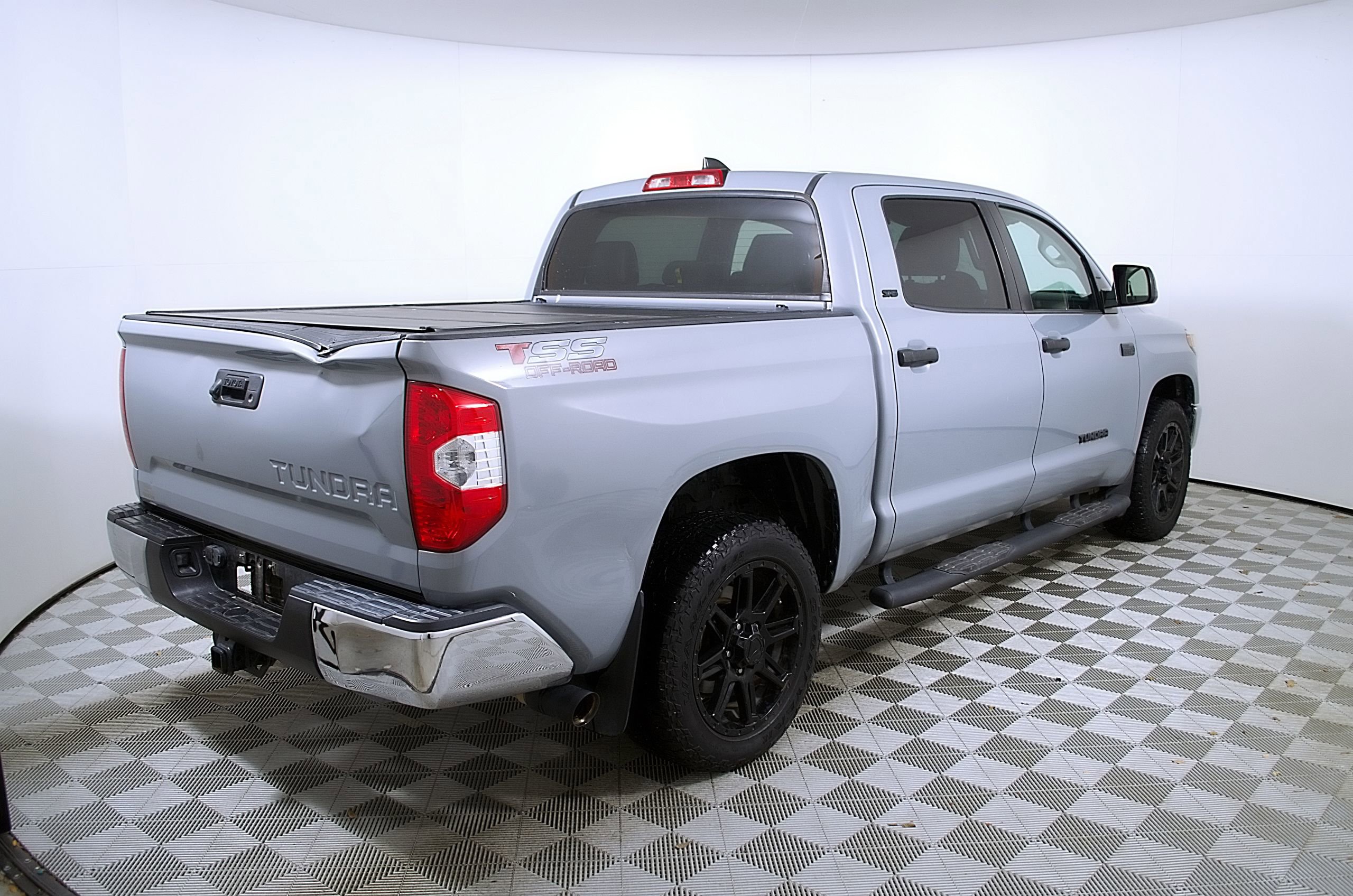 Used 2020 Toyota Tundra SR5 w/ SR5 Leather Package RWD image 8