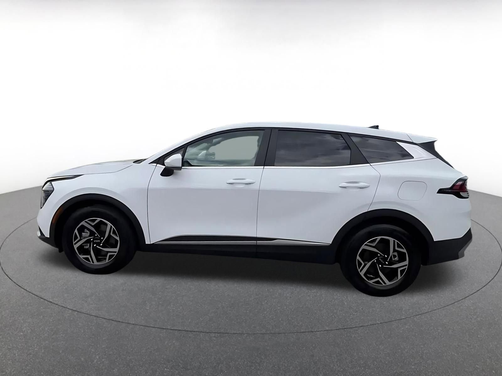 Used 2025 Kia Sportage LX FWD image 8