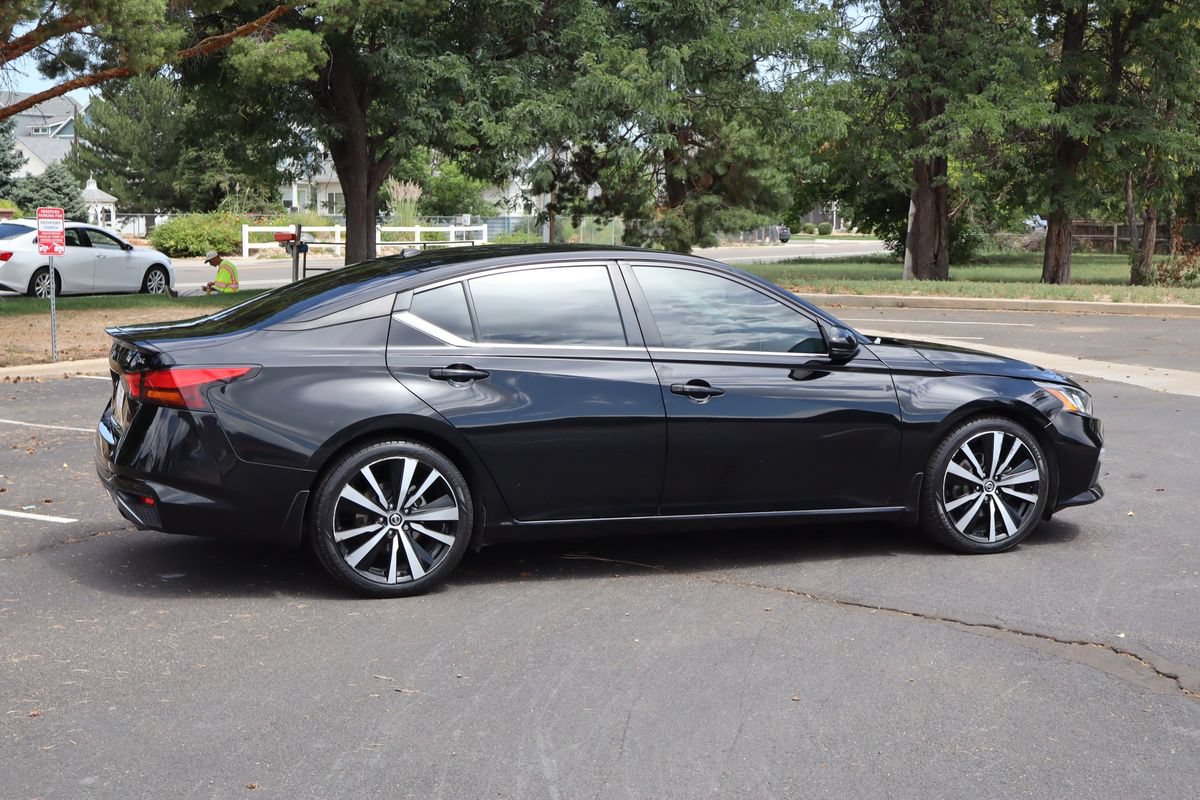 Used 2020 Nissan Altima 2.5 SR w/ Premium Package FWD image 4