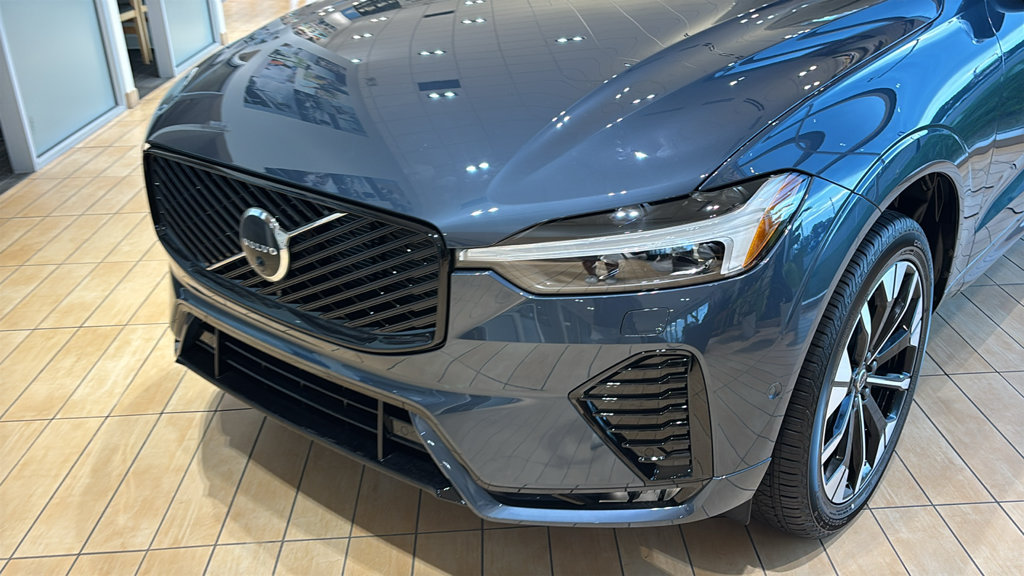 New 2027 Volvo XC60 B5 Plus AWD/4WD image 3