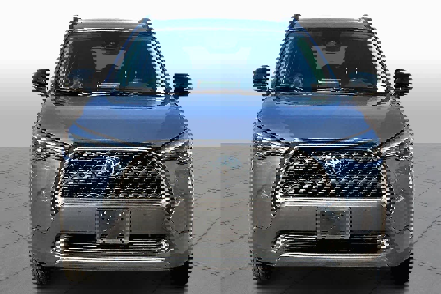 Used 2025 Toyota Corolla Cross XLE w/ Convenience Package image 4