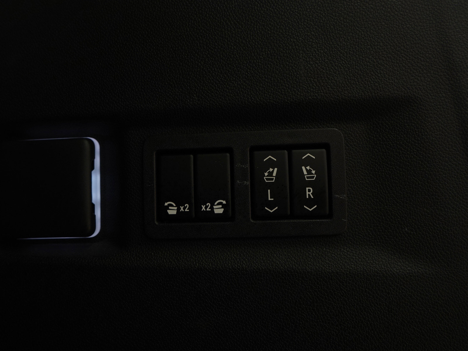 Used 2023 GMC Yukon Denali w/ Denali Reserve Package image 11