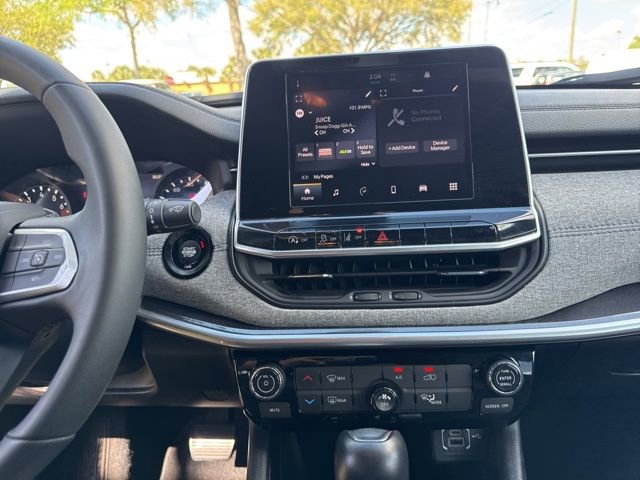 Used 2025 Jeep Compass Latitude image 24