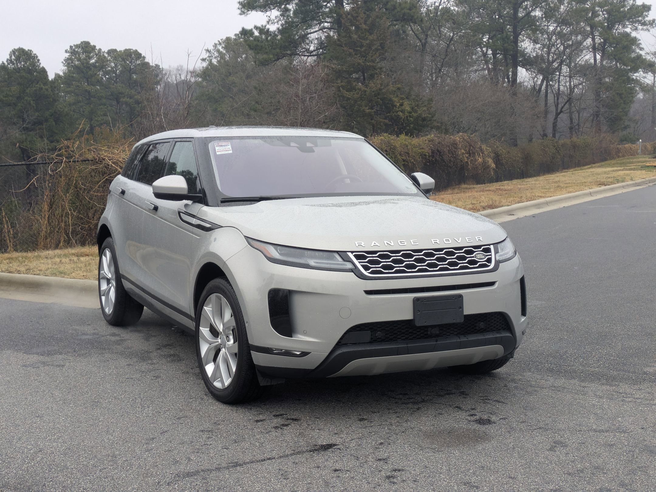 Used 2020 Land Rover Range Rover Evoque SE image 3