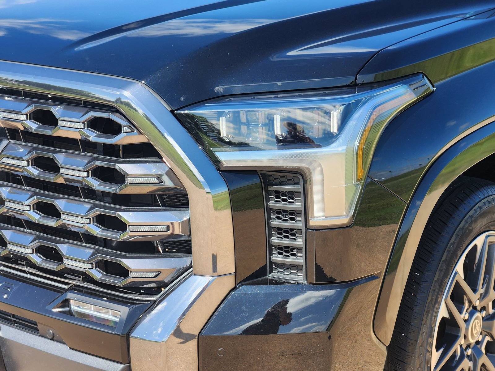 Used 2022 Toyota Tundra Platinum RWD image 9