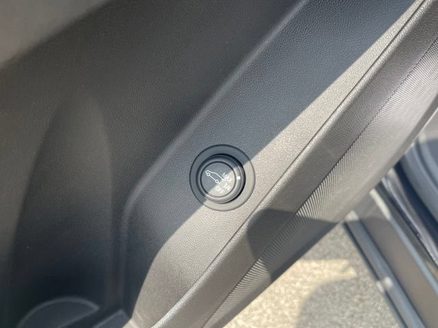 Used 2024 Chevrolet Equinox LT w/ LPO, Floor Liner Package FWD image 18