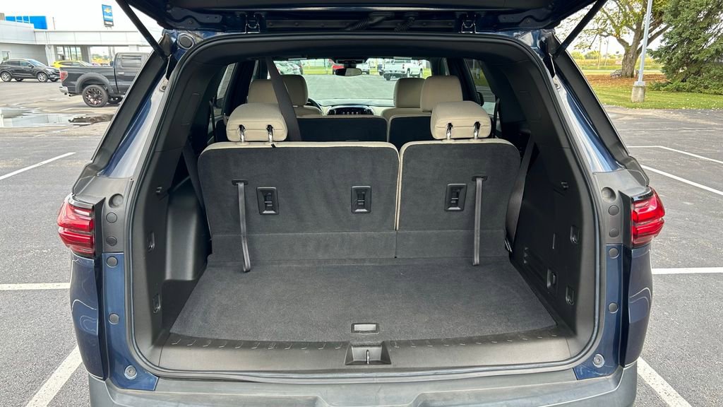 Used 2022 Chevrolet Traverse LS image 16