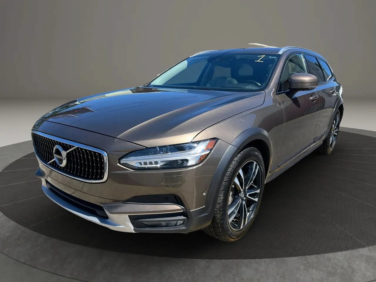 Used 2018 Volvo V90 T5 Cross Country w/ Convenience Package AWD/4WD image 1