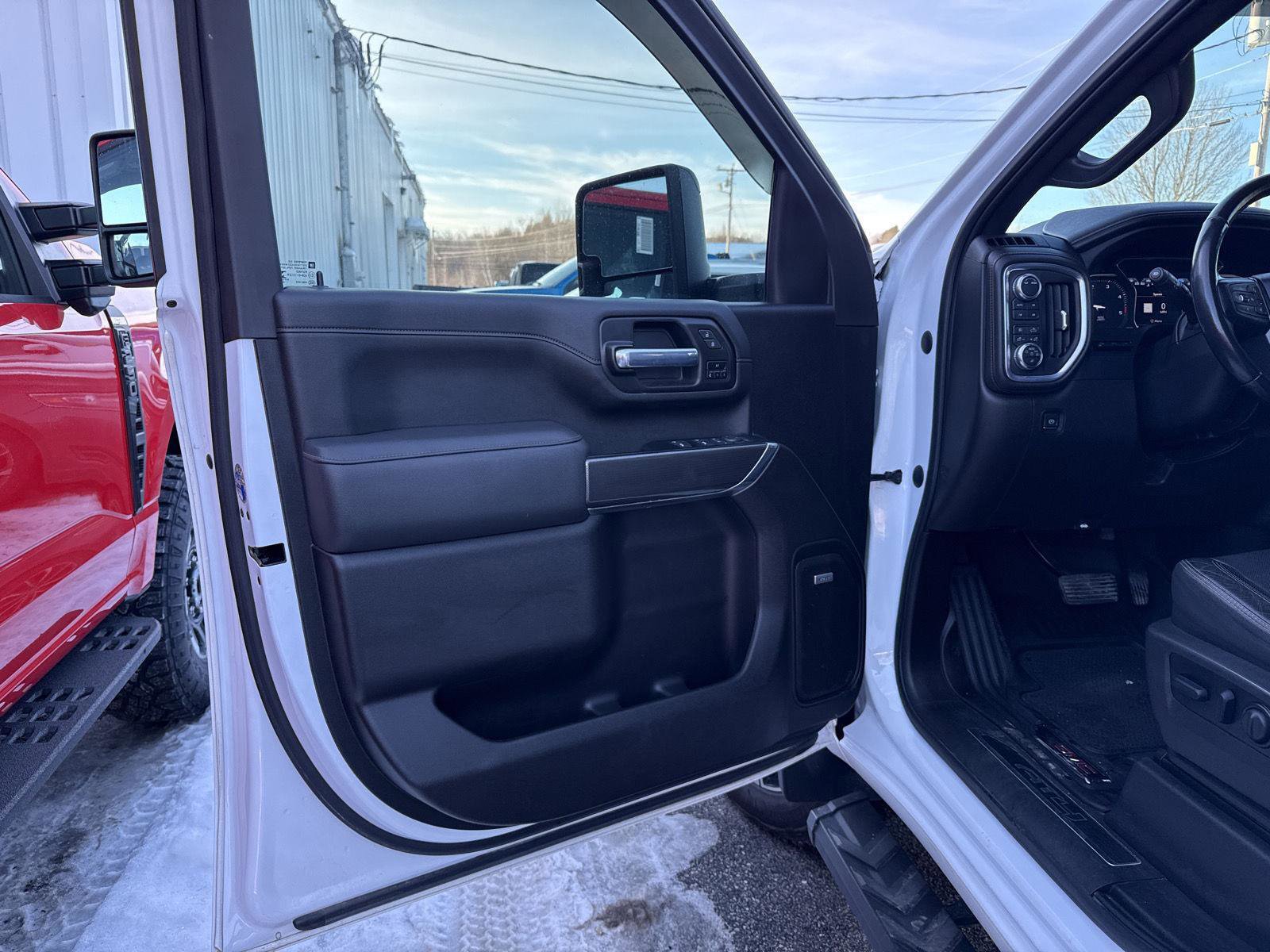 Used 2022 GMC Sierra 2500 AT4 w/ AT4 Preferred Package image 8