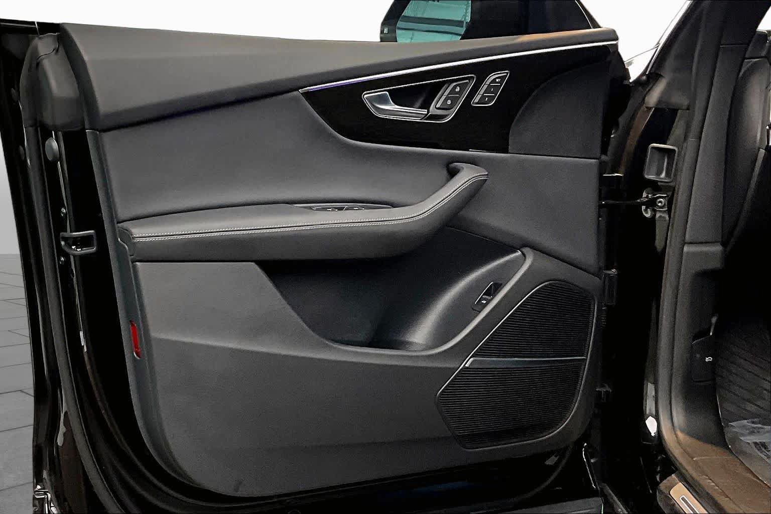 Certified 2025 Audi Q8 Premium Plus AWD/4WD image 21