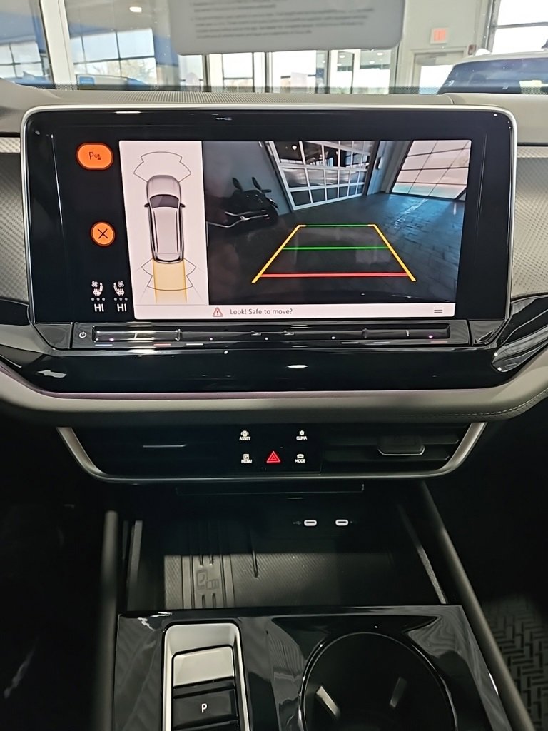 Used 2025 Volkswagen Atlas Peak Edition SE image 35