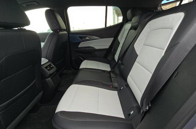 Used 2025 Chevrolet Equinox EV LT image 12