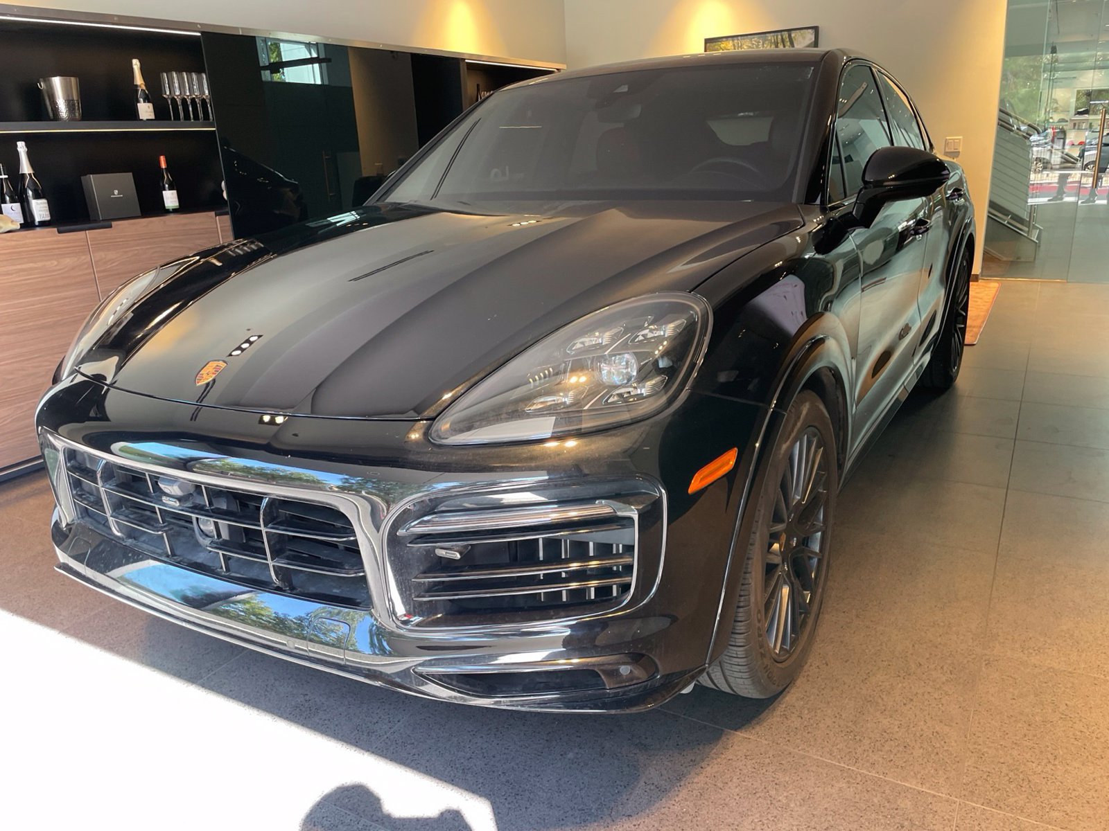 Used 2022 Porsche Cayenne GTS w/ Premium Package Plus AWD/4WD image 2