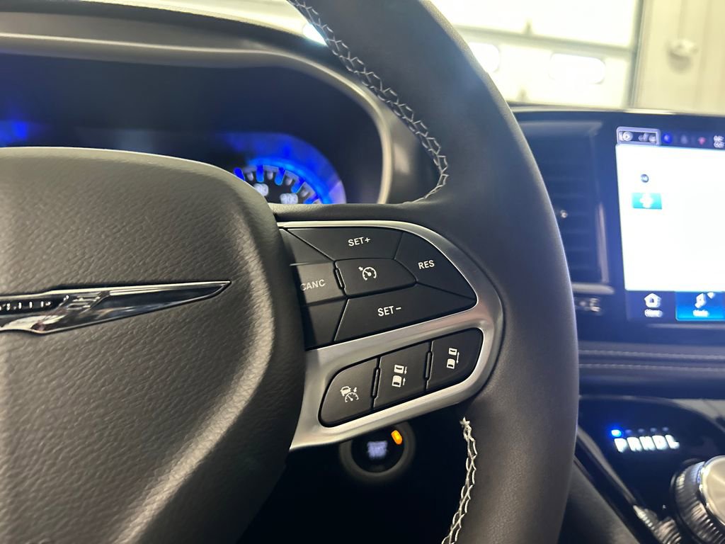 New 2026 Chrysler Pacifica Select AWD/4WD image 20