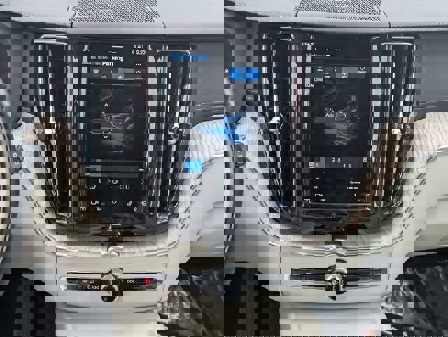 Used 2023 Volvo XC60 T8 Ultimate w/ Climate Package image 12