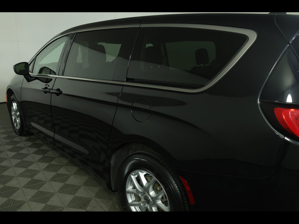Used 2023 Chrysler Voyager LX FWD image 17