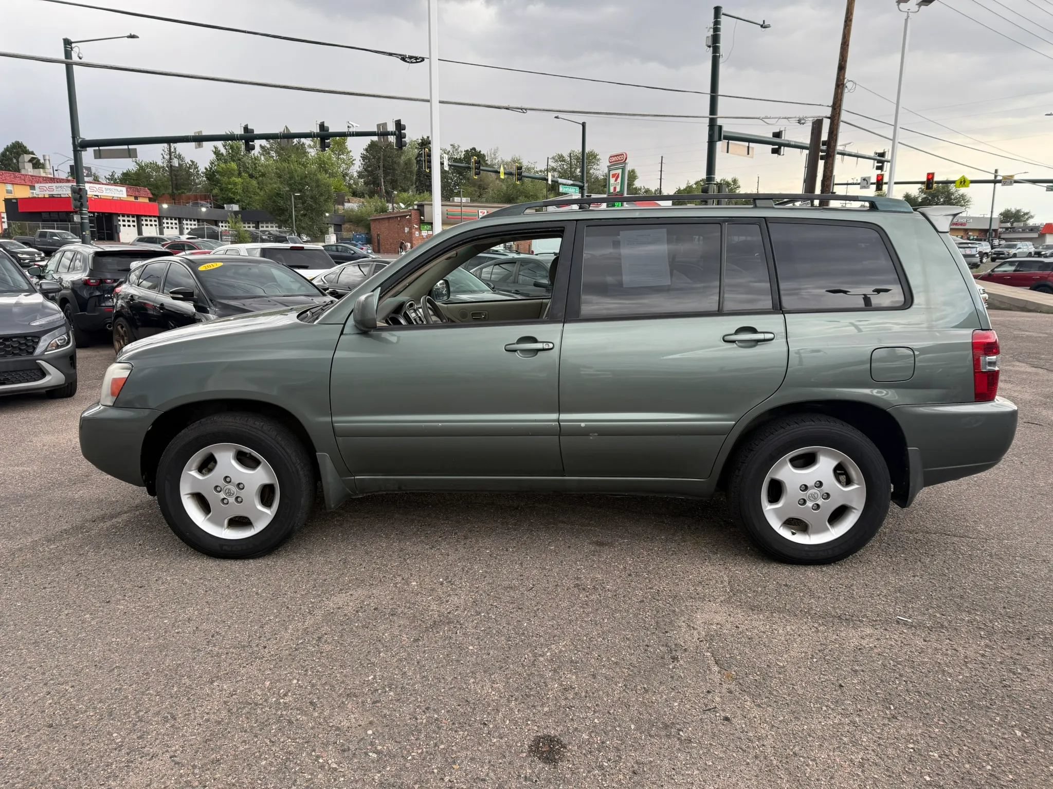 Used 2005 Toyota Highlander Limited w/ Leather Trim Pkg AWD/4WD image 5