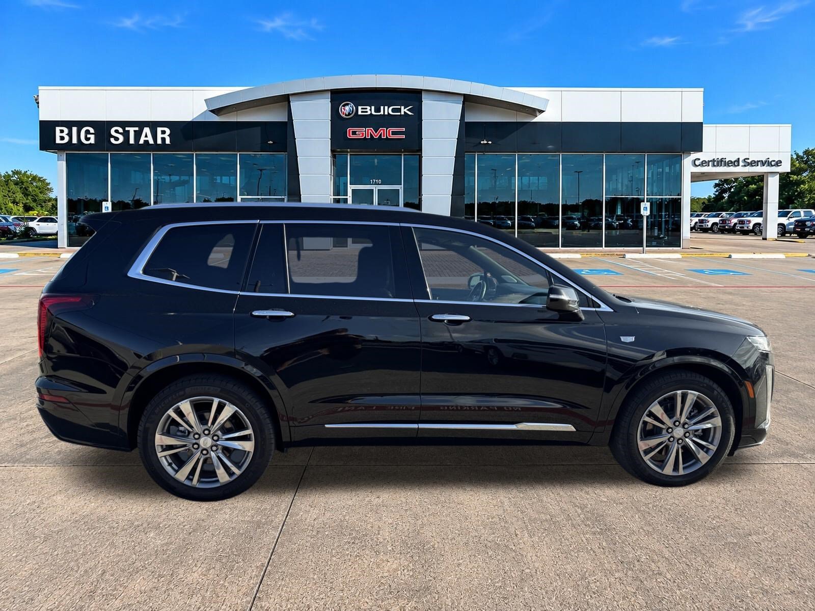 Used 2025 Cadillac XT6 Premium Luxury FWD image 5
