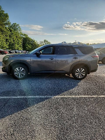 Used 2023 Nissan Pathfinder SL w/ Lighting Package (N92) AWD/4WD image 2