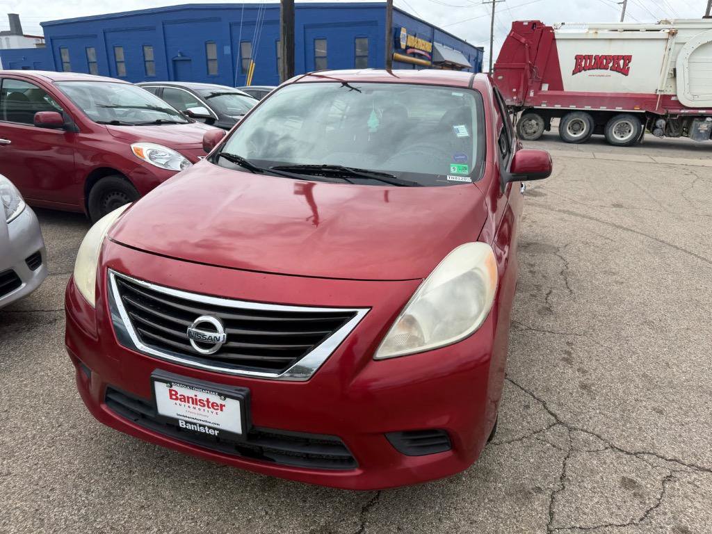Used 2014 Nissan Versa SV w/ Convenience Package FWD image 2