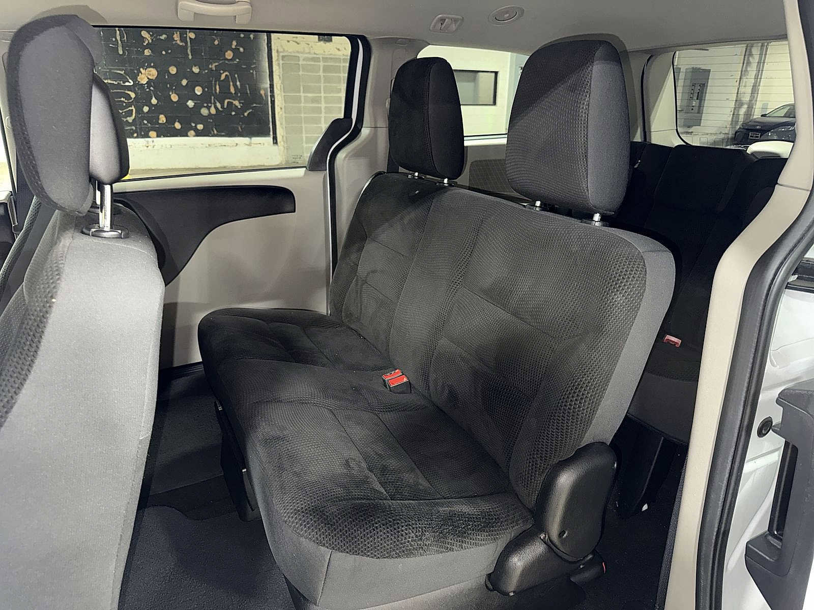 Used 2019 Dodge Grand Caravan SE w/ UConnect Hands-Free Group image 16