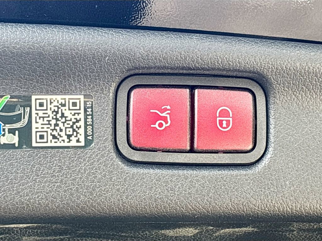 Used 2024 Mercedes-Benz C 300 Sedan image 10