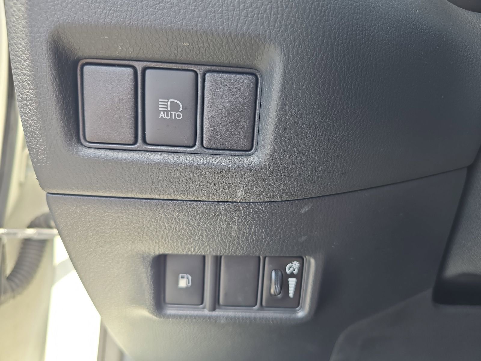 Used 2021 Toyota C-HR LE image 19