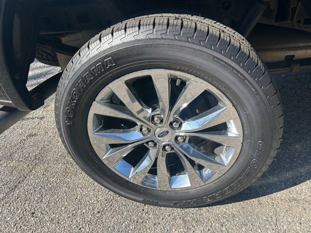 Used 2017 Ford F150 Lariat w/ Equipment Group 502A Luxury AWD/4WD image 4
