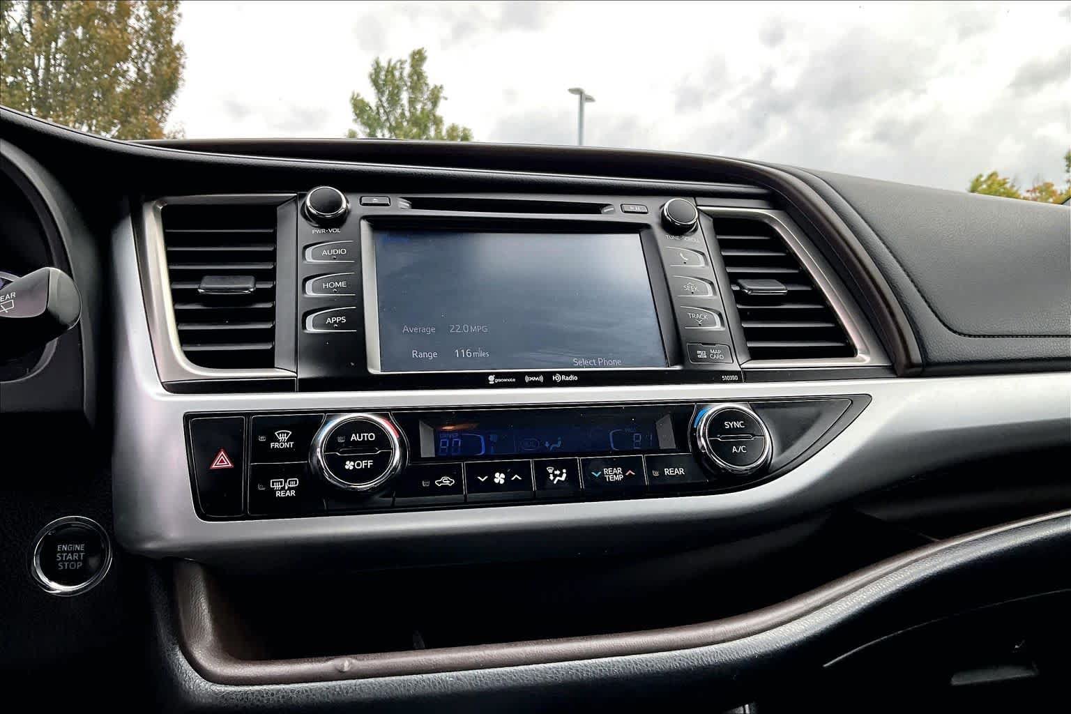 Used 2019 Toyota Highlander XLE AWD/4WD image 36