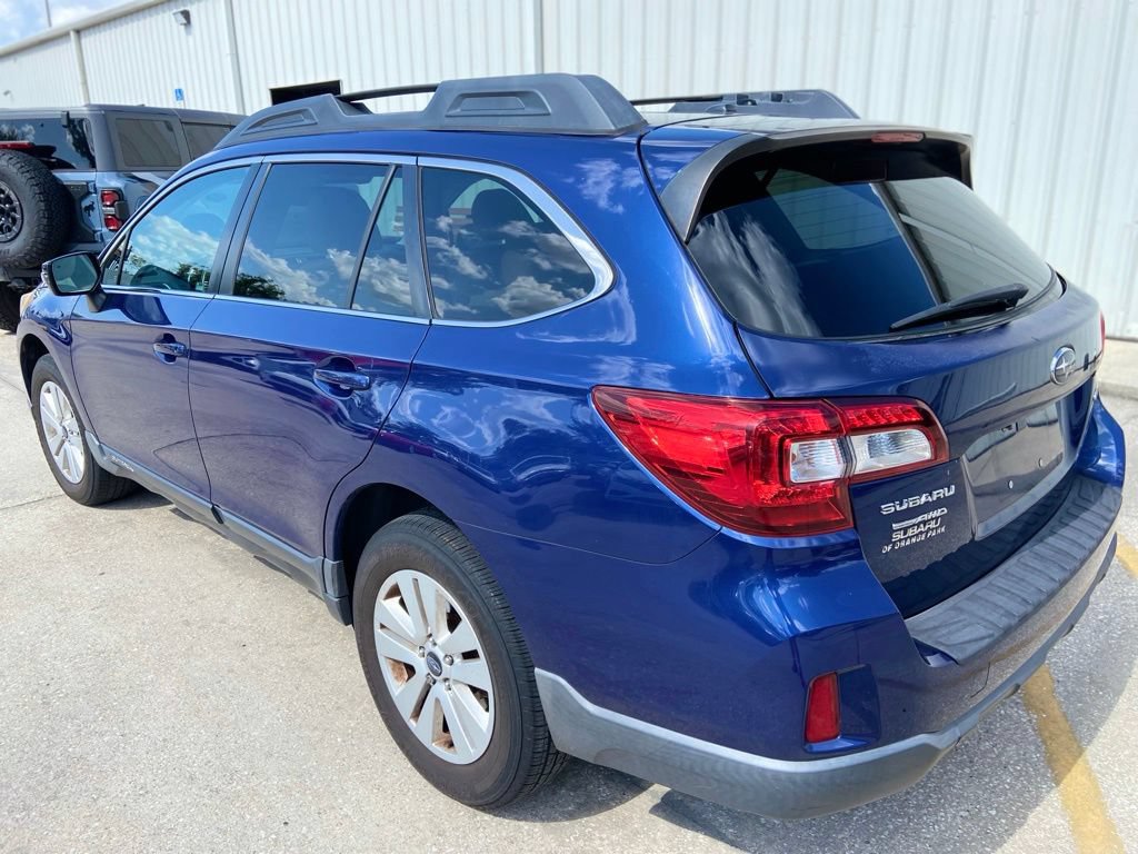 Used 2015 Subaru Outback 2.5i Premium AWD/4WD image 3