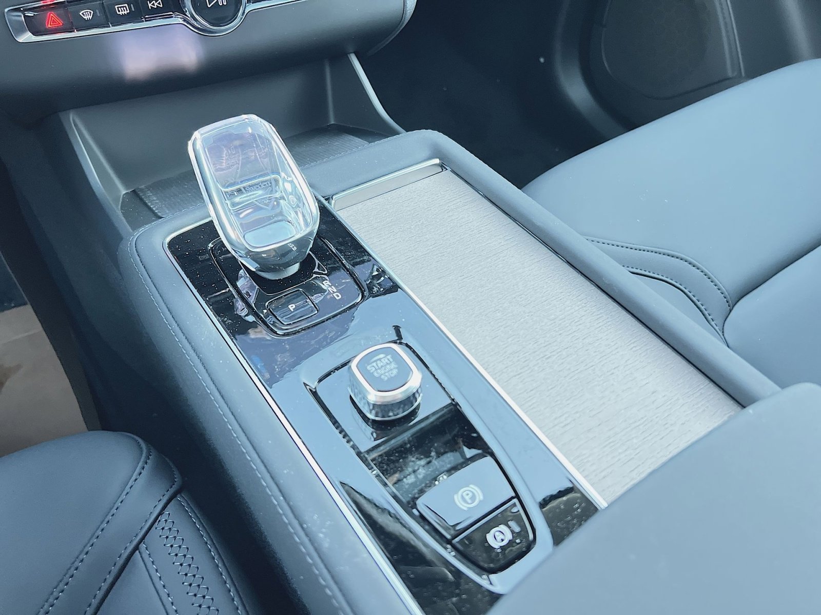 New 2026 Volvo XC90 B6 Plus w/ Protection Package Premier AWD/4WD image 22