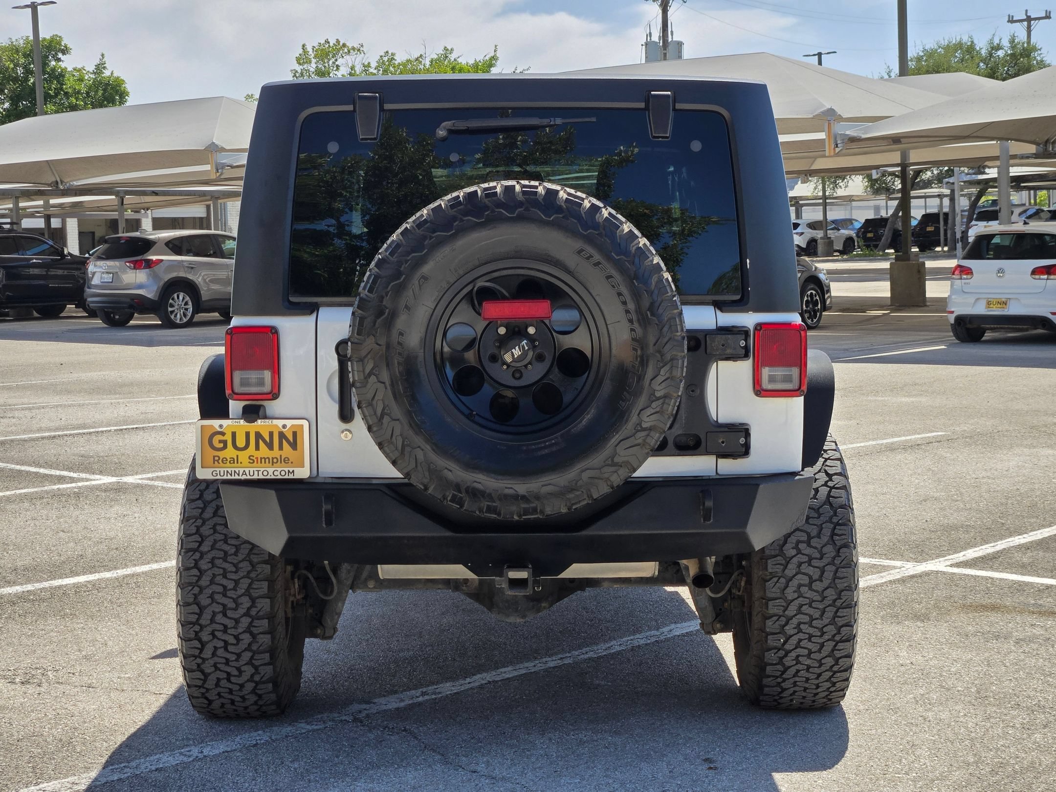 Used 2015 Jeep Wrangler Unlimited Rubicon w/ Connectivity Group AWD/4WD image 4