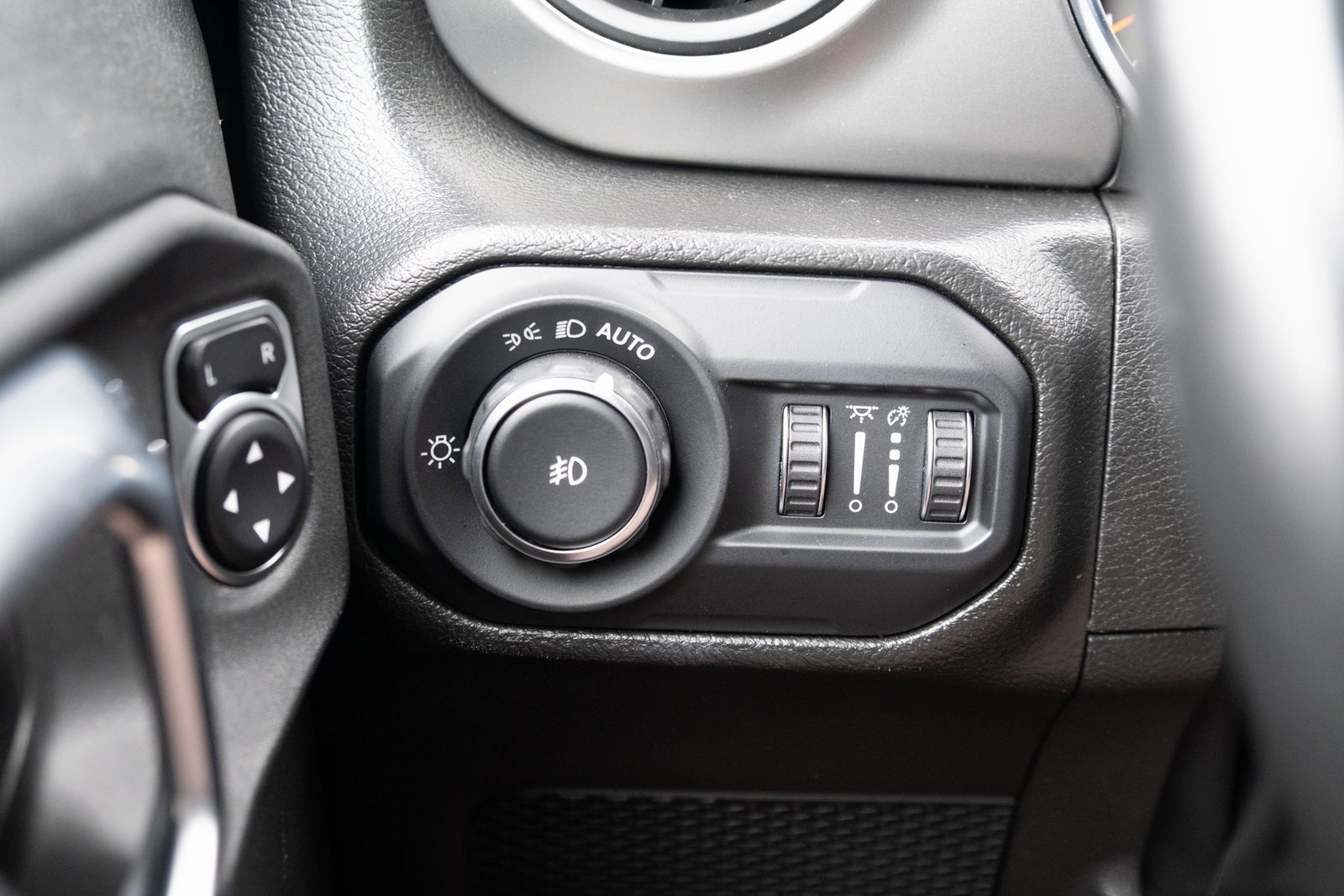 Used 2022 Jeep Wrangler Unlimited Sport w/ Uconnect 4C Nav & Sound Group image 9