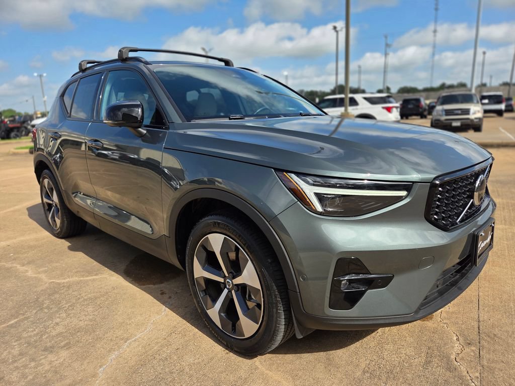 Used 2026 Volvo XC40 B5 Plus w/ Protection Package Premier AWD/4WD image 3