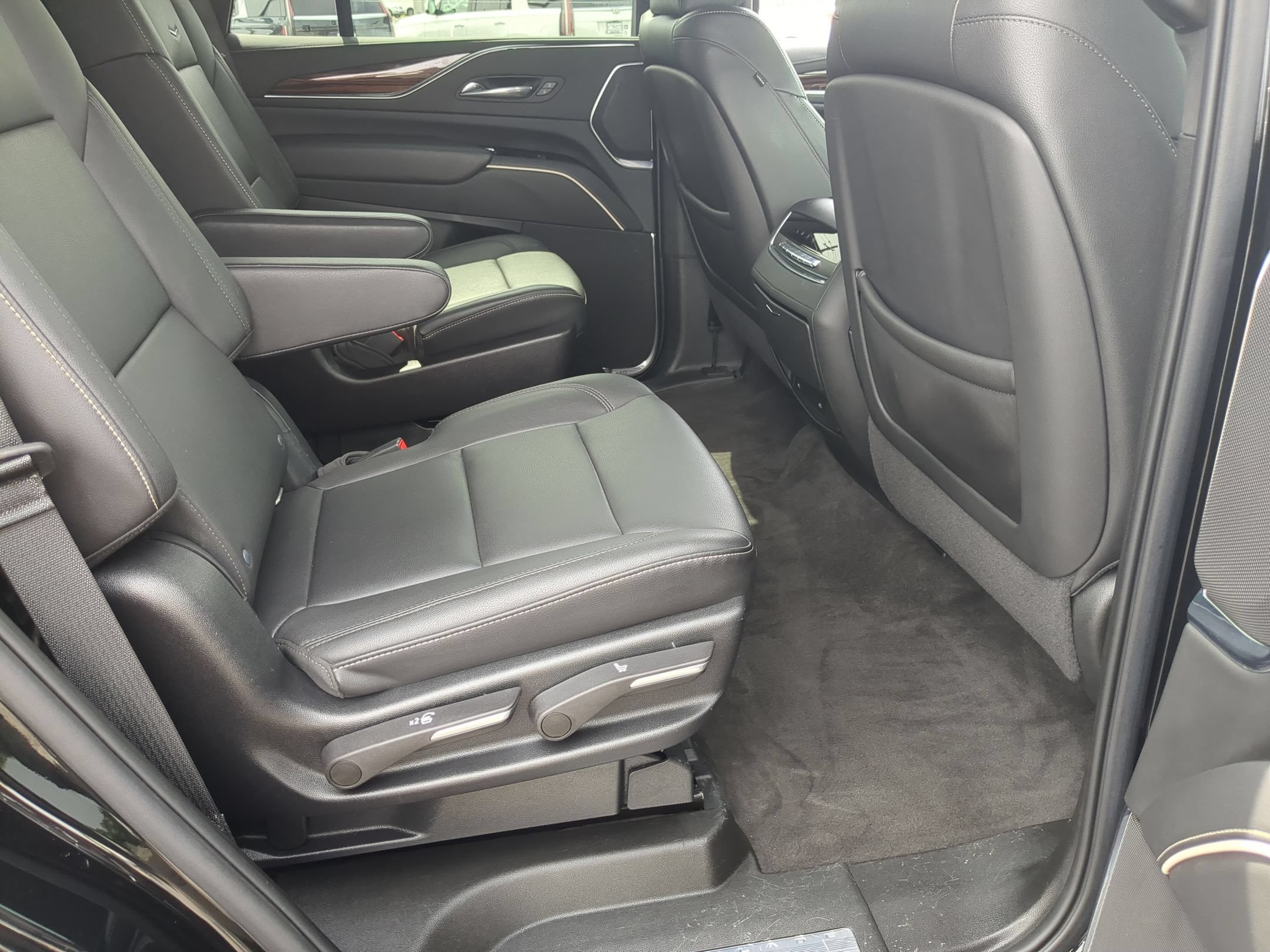 Certified 2022 Cadillac Escalade Luxury AWD/4WD image 25