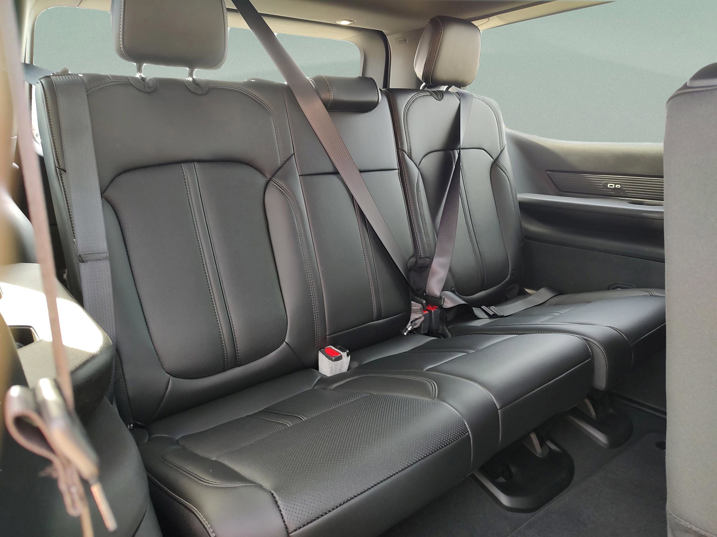 New 2025 Jeep Wagoneer 4WD image 32