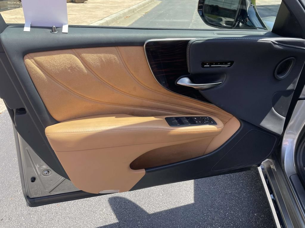 Used 2023 Lexus LS 500 w/ Interior Upgrade Package RWD image 11