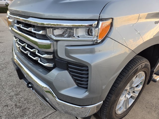 Used 2025 Chevrolet Silverado 1500 LTZ AWD/4WD image 8