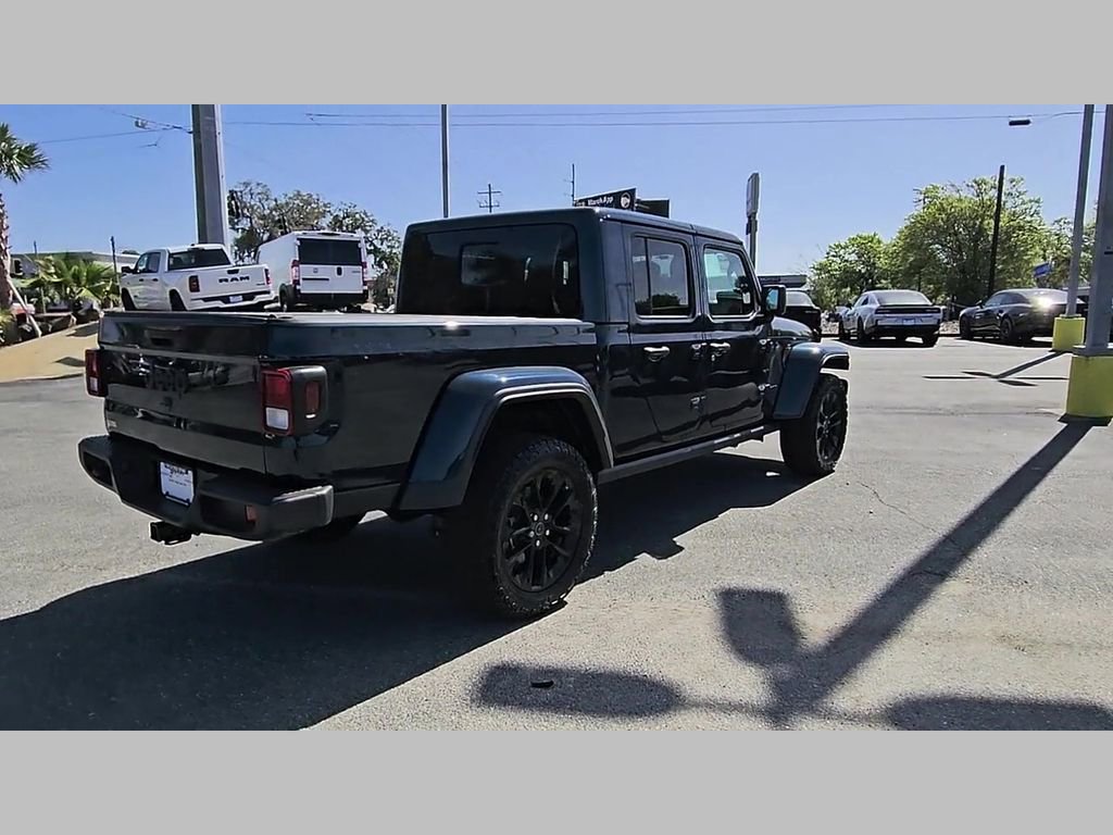 Used 2025 Jeep Gladiator Sport image 35