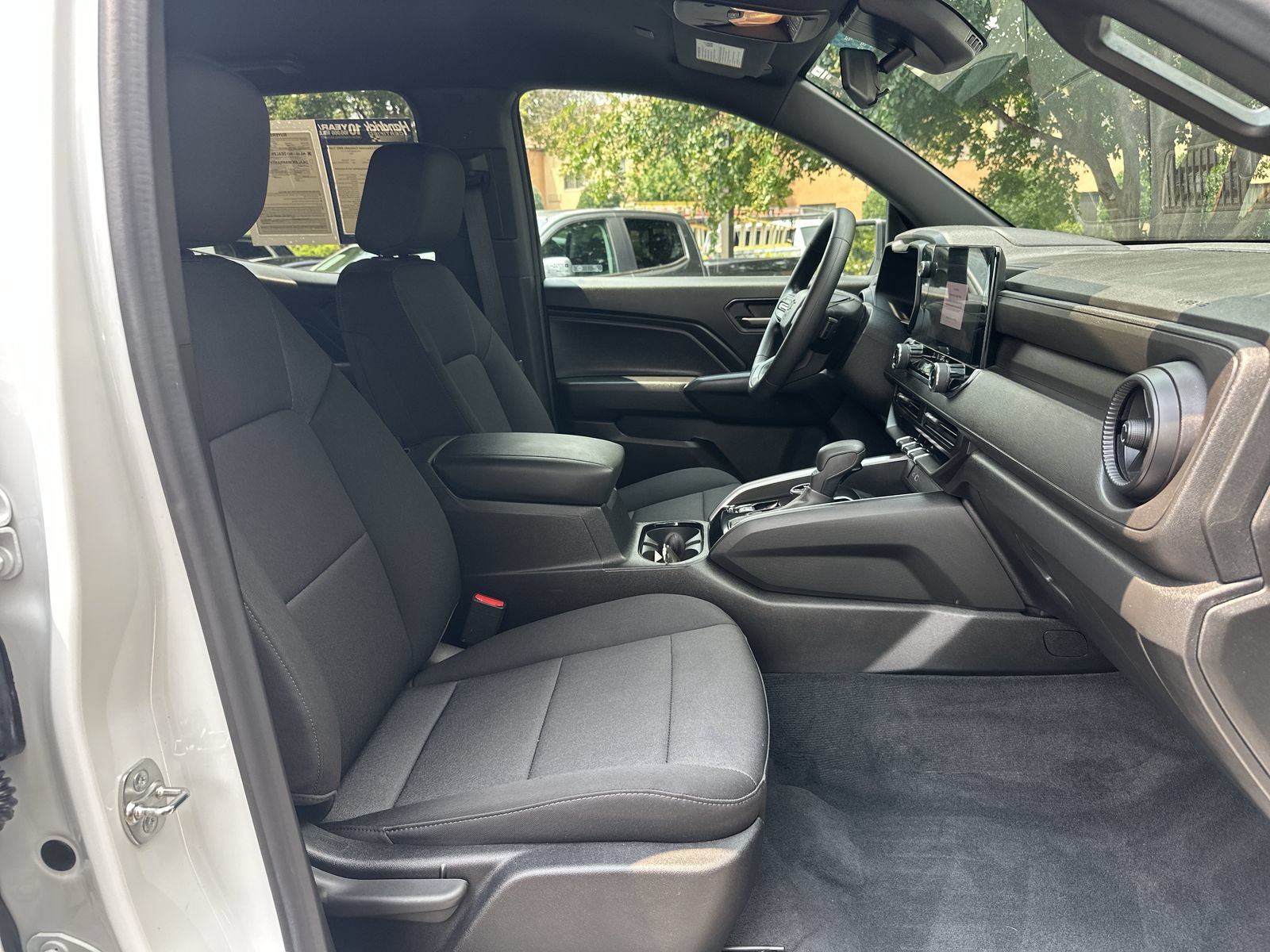 Used 2024 Chevrolet Colorado Trail Boss w/ Technology Package AWD/4WD image 22