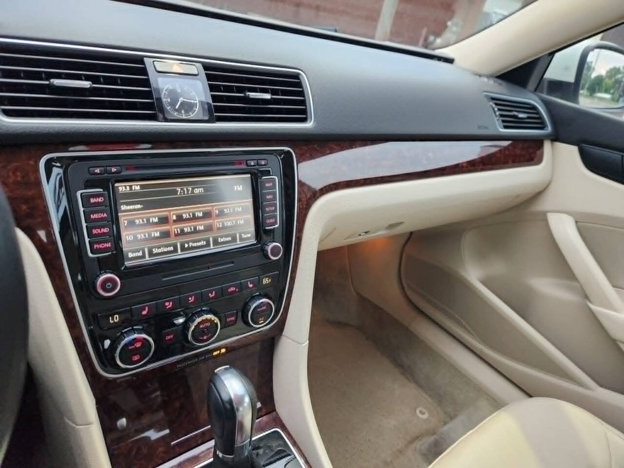 Used 2013 Volkswagen Passat 2.5 SEL Premium FWD image 24