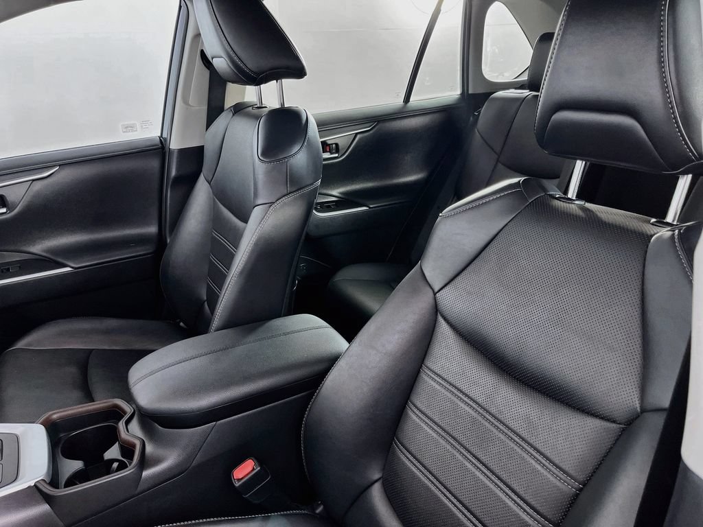 Used 2019 Toyota RAV4 Limited w/ Cold Weather Package FWD image 28